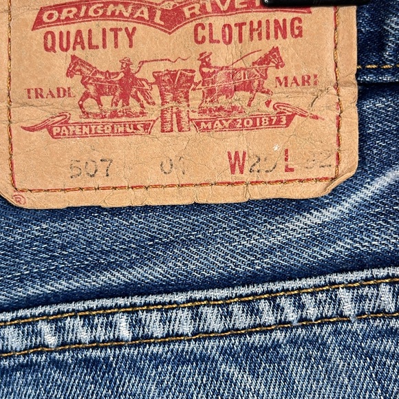 Levi's 507 Denim Cut Off Jean Shorts - Picture 6 of 7